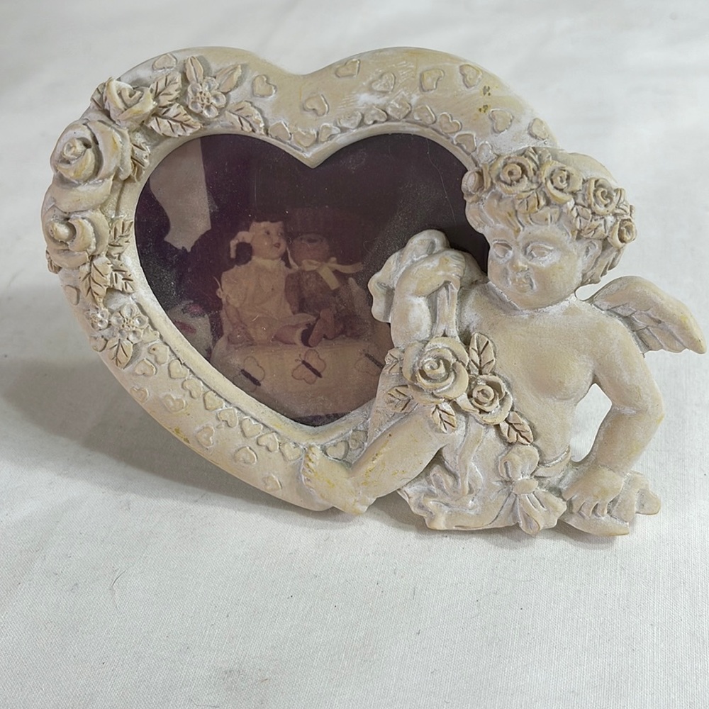 Vintage Resin heart frame